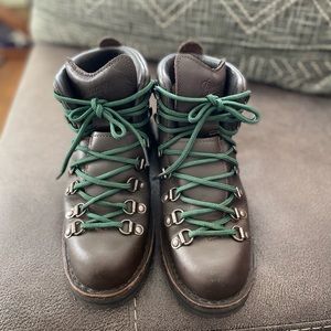 Danner Women’s Mountain Light II 5” GTX Hiking Boots waterproof